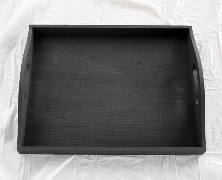 painting a wooden tray black