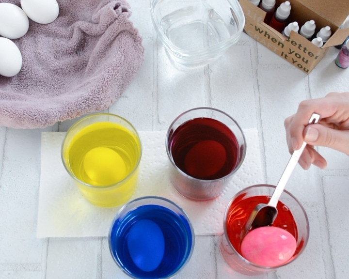 dyeing eggs in food coloring