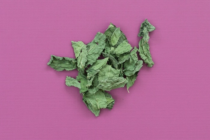 dried mint leaves