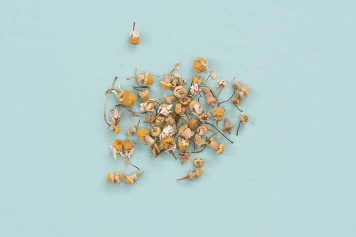 dried chamomile leaves