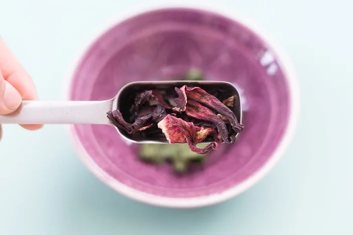 dried hibiscus in a spoon