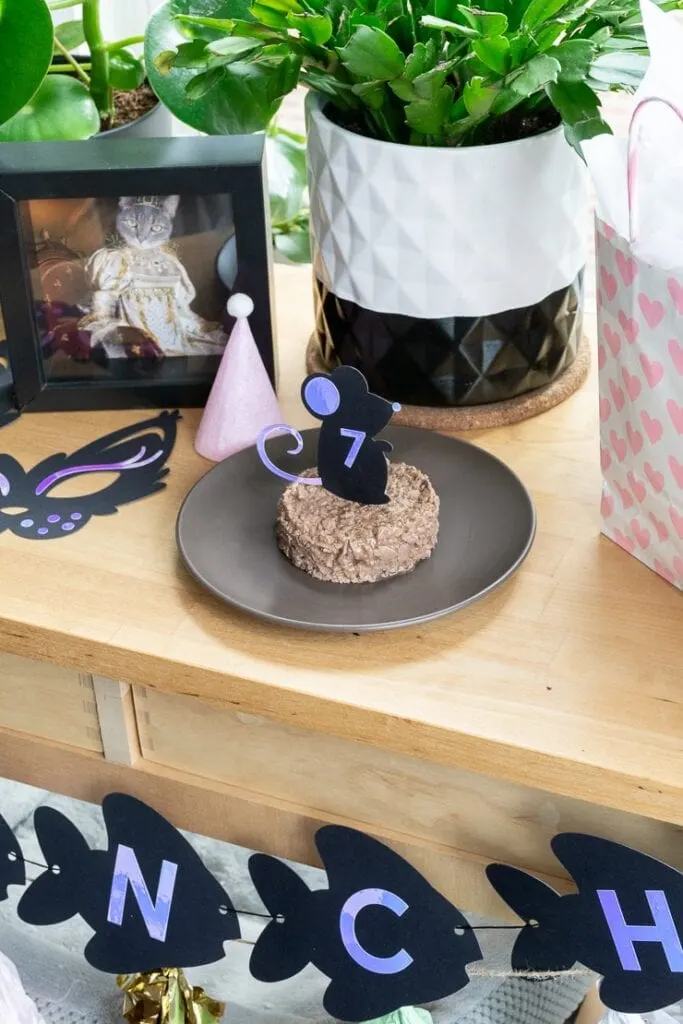 DIY cake topper for a cat birthday party