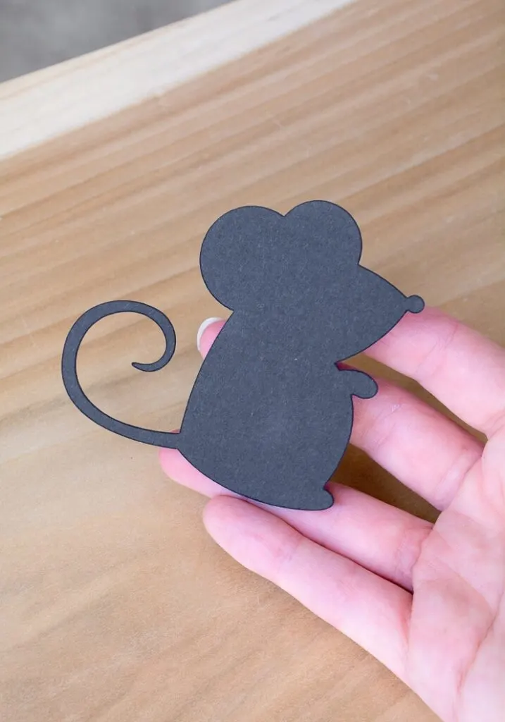 mouse shape for the DIY cake topper