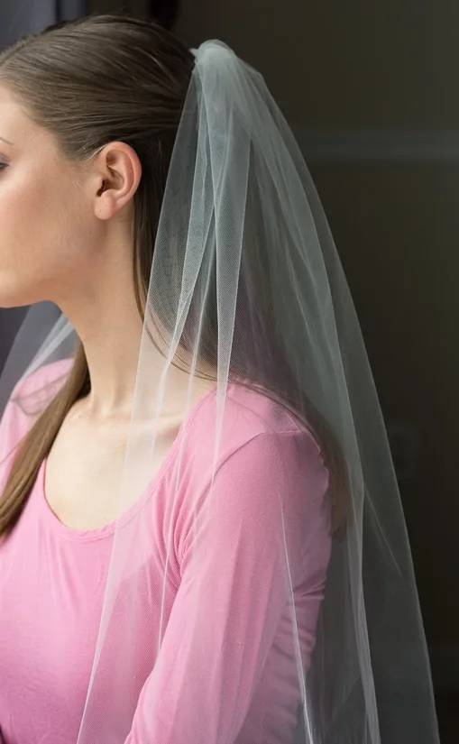 My DIY Veil: How to Make a Bridal Veil With a Comb!