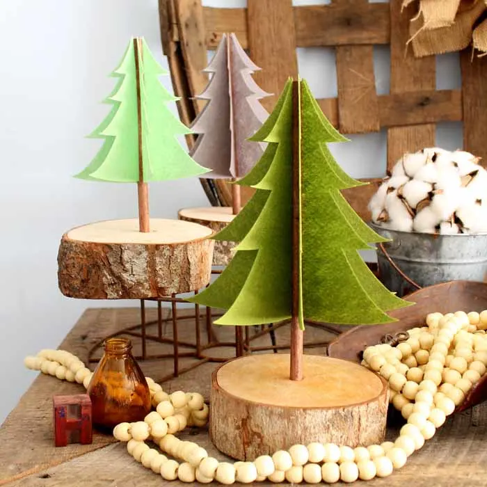 rustic felt Christmas trees made with felt and wood slices