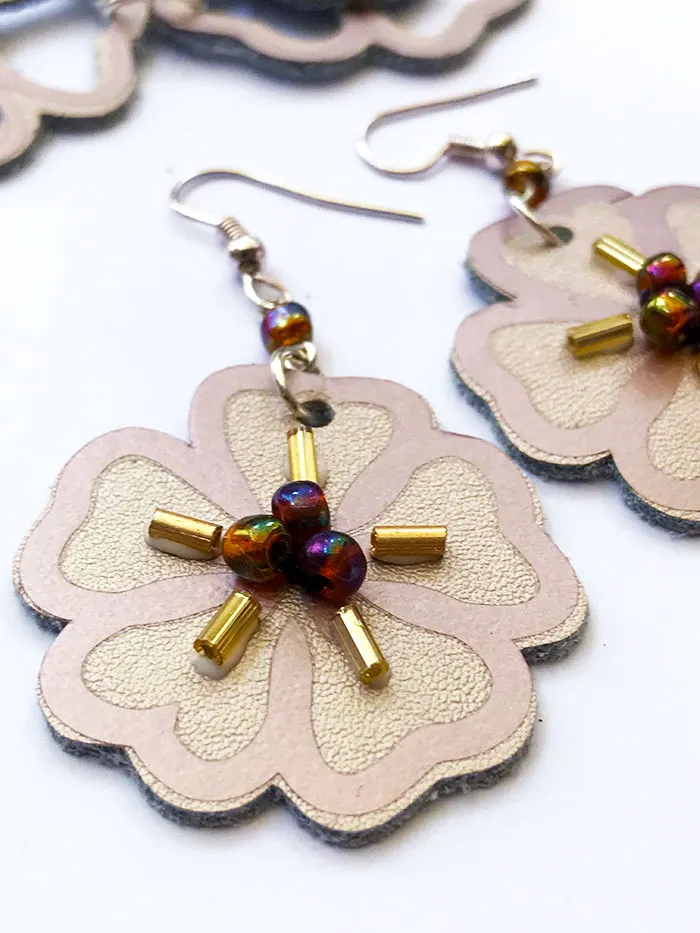 clover shaped earring with beads 
