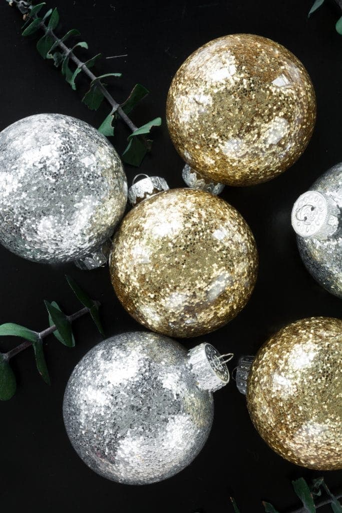 Clear Christmas Ornament Ideas using glitter