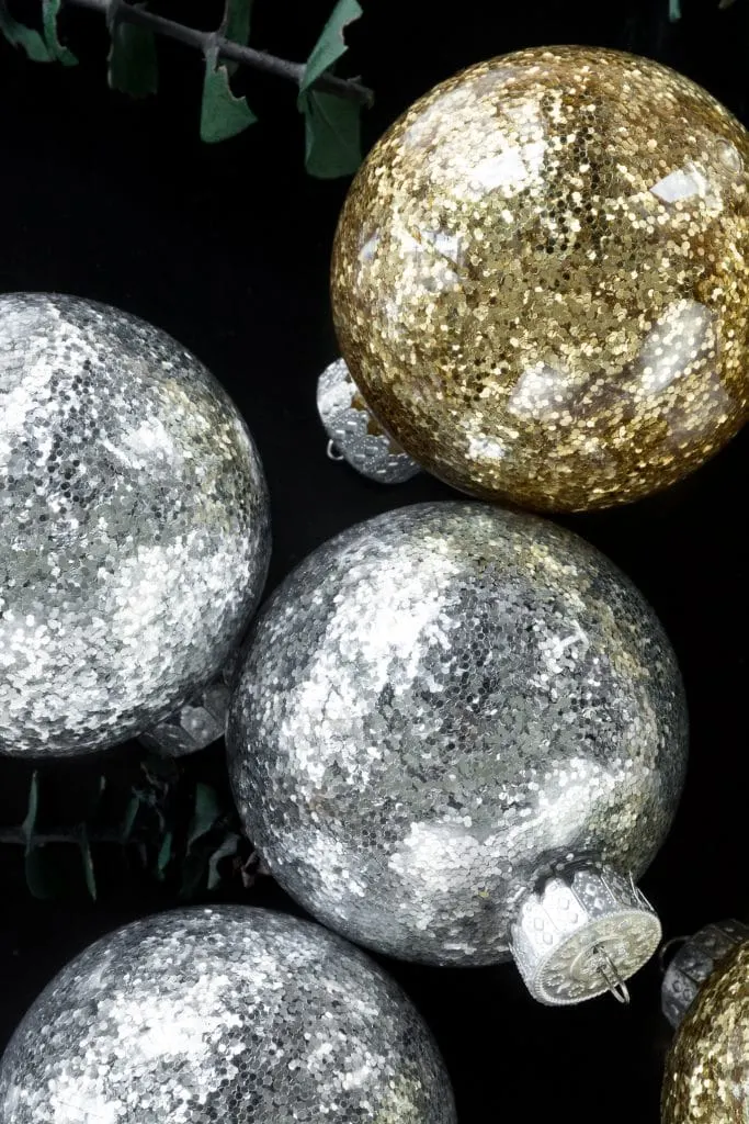 Clear Christmas Ornament Ideas using glitter