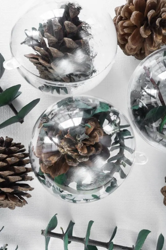 Clear Christmas Ornament Ideas using pinecones