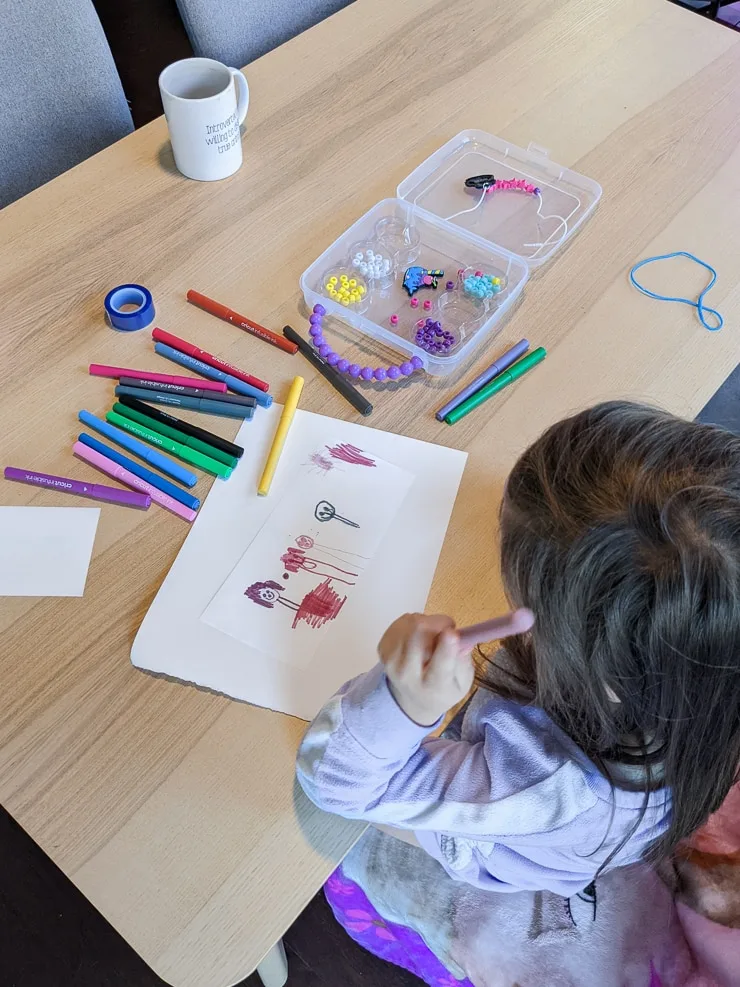 child drawing a picture with Infusible Ink markers