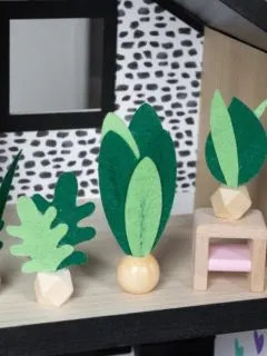 DIY miniature dollhouse plants made from felt
