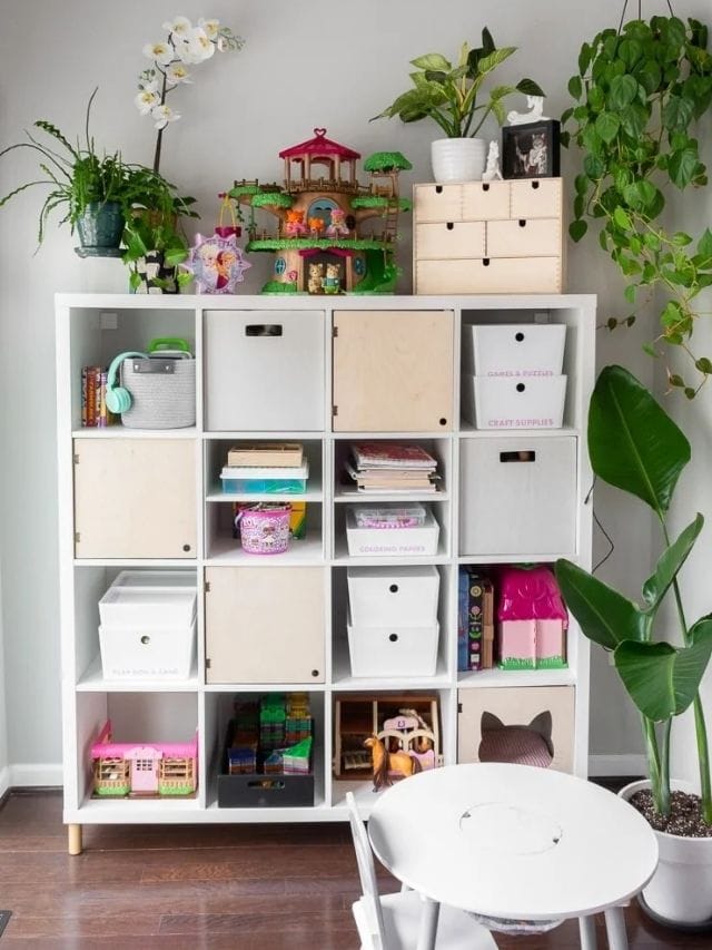HOW TO ORGANIZE A SMALL PLAYROOM